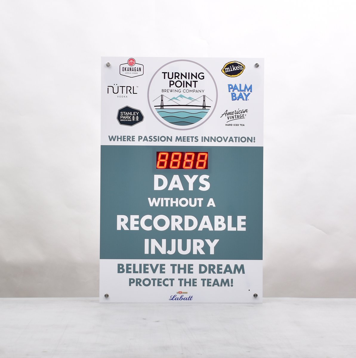 CousignLLC's tweet photo. Check out how Labatt Breweries of Canada is tracking day without a recordable injury @LabattBreweries #safetysign #digitalsignage #customsign https://t.co/DVeutgB2iX