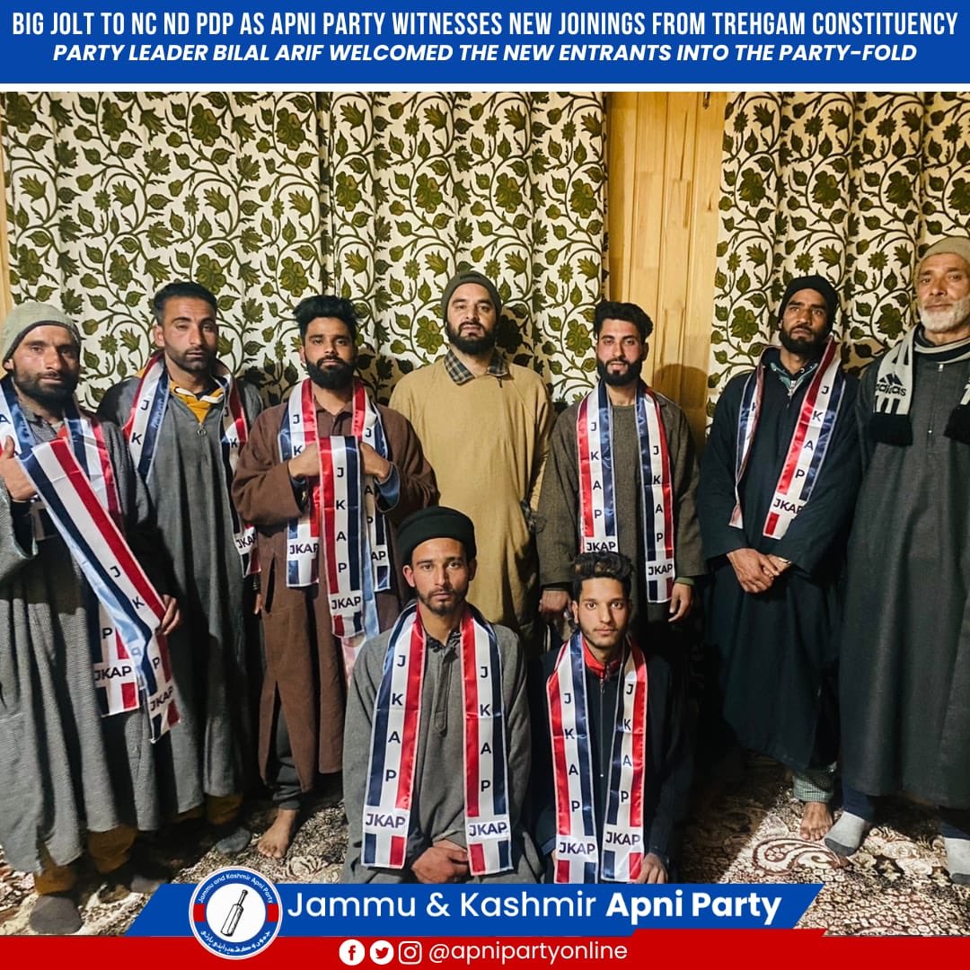 BudgamApni's tweet photo. @Apnipartyonline Apni Party witnesses new joinings from Trehgam Constituency as many workers of NC &amp; PDP joined Party at the residence of Party Leader Bilal Arif. 

Party leader Bilal Arif welcomed the new entrants into the Party-fold.

@BilalAarif_ https://t.co/3vYAx6qyIh