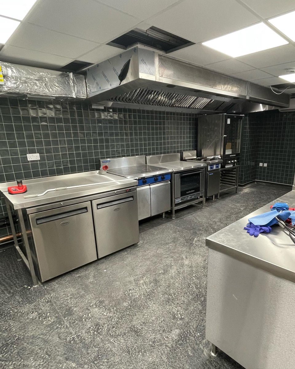 ME_Architects's tweet photo. Update on The Boathouse in Guildford 👇

☑️ The inside cladding is complete
☑️ The kitchen area that will serve the public space is nearly there
☑️ The doors leading out to the public balcony are in

👇 https://t.co/3dCh8kMouD