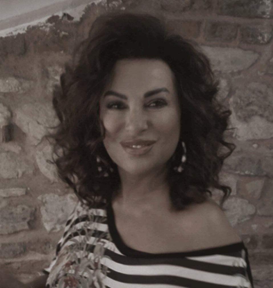 Kraliçemin güzelliği🩷 <a href="/nlgnblgn/">Nilgün Belgün</a>