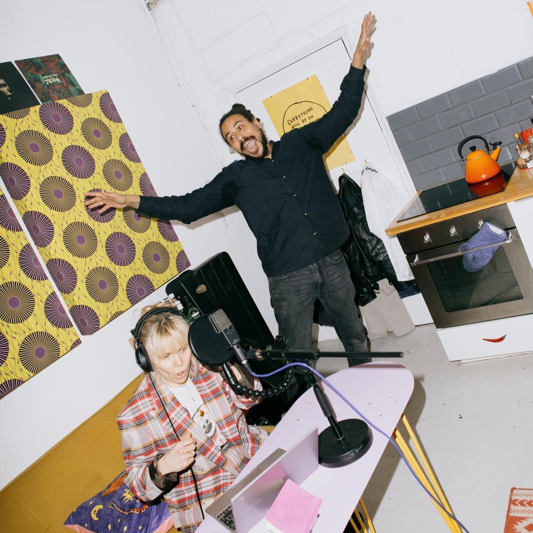 Paloma Faith (@palomafaith) on Twitter photo Studio flex with the best
<a href="/LiamBailey/">Liam Bailey</a> <a href="/iamfredcox/">Fred Cox</a>
Photos: <a href="/elliott_morgan/">elliott morgan</a>
#palomafaith #studiotime #newmusic #songwriting #workingmum #recording #studio Studio flex with the best
<a href="/LiamBailey/">Liam Bailey</a> <a href="/iamfredcox/">Fred Cox</a>
Photos: <a href="/elliott_morgan/">elliott morgan</a>
#palomafaith #studiotime #newmusic #songwriting #workingmum #recording #studio