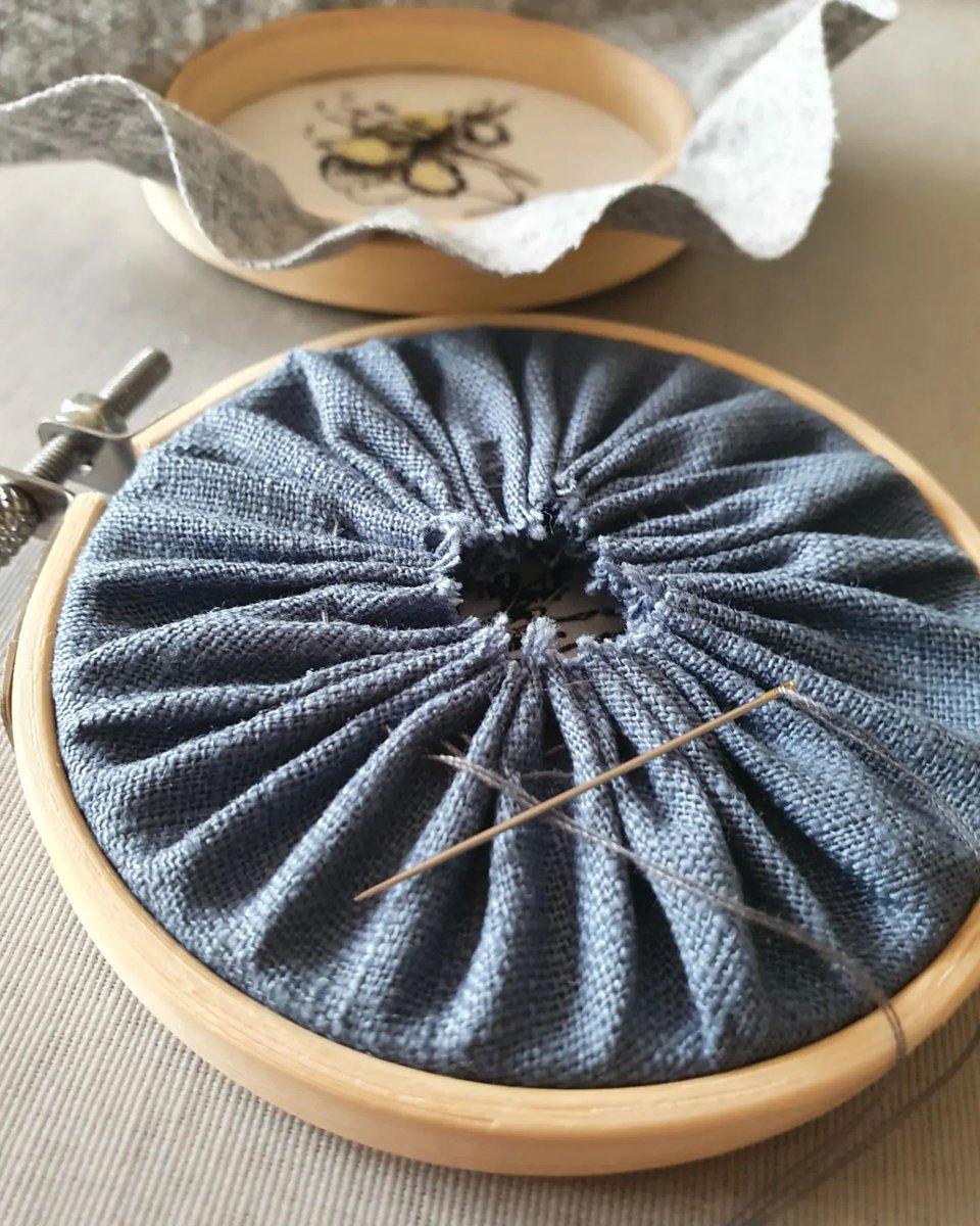 lellibellecards's tweet photo. My handmade Bee embroidered mini hoops are now available on @folksy and @Etsy

https://t.co/ryNGbgGtRF

https://t.co/U0YgCsXT3B

#shopsmall #textileartist #handmade #supportsmallbusiness #justacard #supportthemakers #freehandmachineembroidery #folksyseller #folksy #etsyUK https://t.co/jxDXgVgG8a