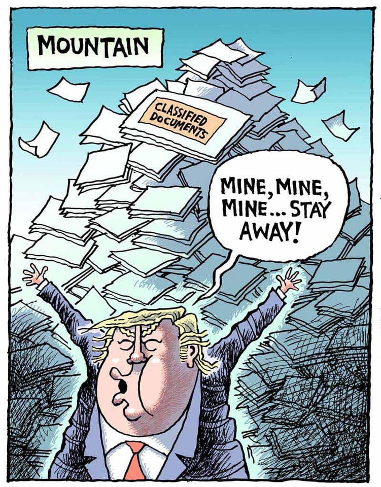 ShirlAAdams's tweet photo. @JudiciaryGOP @JoeBiden Unlike PRES.BIDEN Aid who inadvertently packed handful of class docs in VP holdings, how much longer since 2021 will #TraitorDJT #ObstructJustice case go on?
He stole 700 docs from WH: 300 Class docs some TS/SCI HUMIT. Where's the class docs in empty folders? Did he sell it?👿 https://t.co/cqU6OYPT20