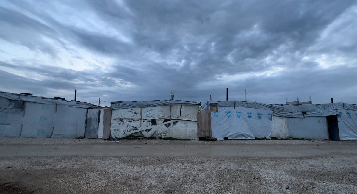 UNHCRLebanon's tweet photo. 🚨 Weather alert: Winter has arrived in Lebanon.
Families will face a harsh winter, struggle to stay warm & keep their loved ones safe from the cold.
In 2023, more support is needed to ensure everyone is protected during winter and beyond.
Stand #withLebanon https://t.co/A4nUwUcxfG