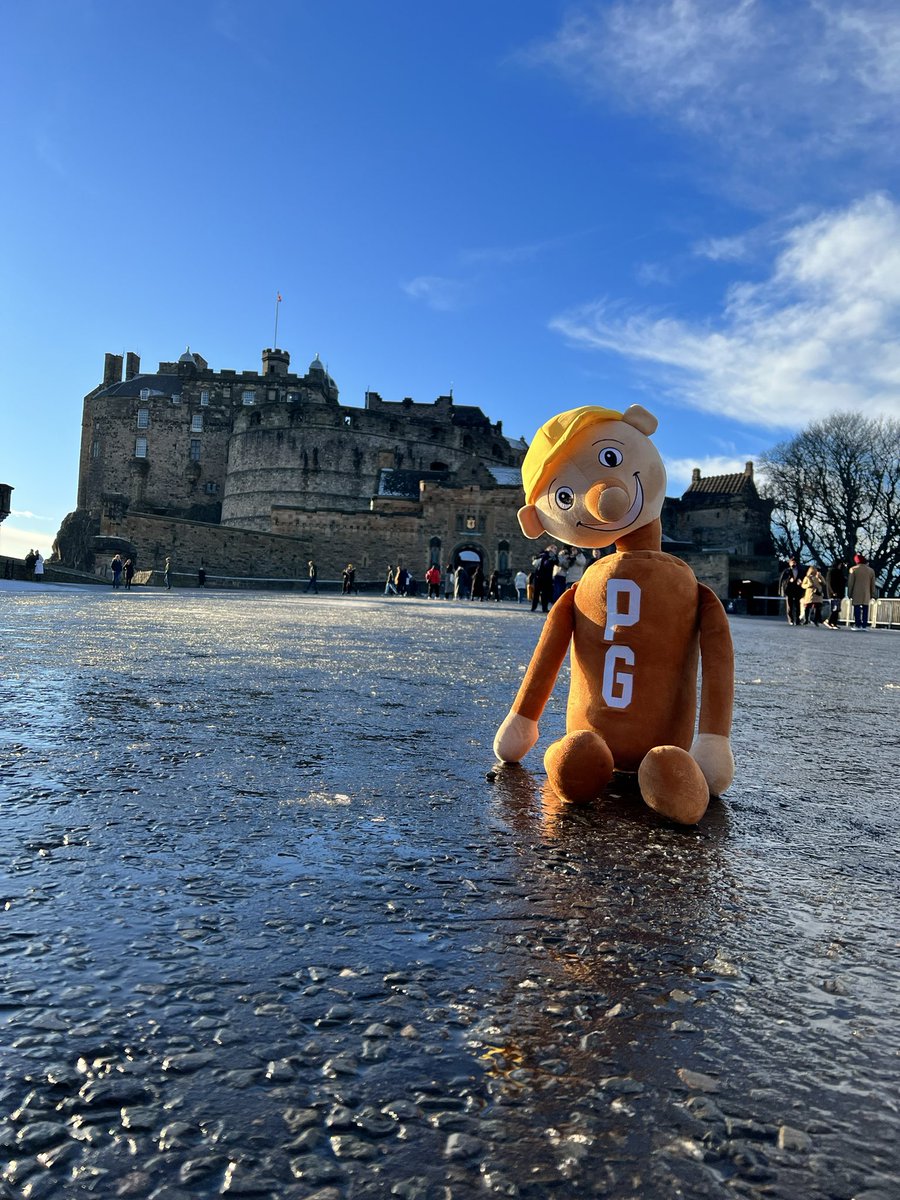 ceoquynlanpgcc's tweet image. Today I took 3 foot Mr PG to the Edinburgh Castle in Edinburgh, Scotland. 

He had a great time! #mrpgseestheworld 

Get your own at @ExplorationPG!
#mrpg