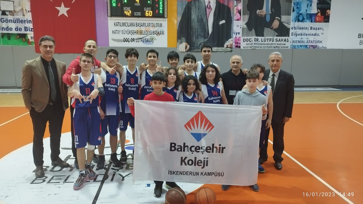 💥Ortaokul Erkek Basketbol Takımımız Hatay Şampiyonu olarak gruplarda İlimizi temsil etmeye hak kazanmıştır🎊 Parkeye çıkan oyuncularımızı ve hocamızı tebrik eder;gruplarda takımımıza başarılar dileriz 🏆🥇 @bahcesehir_k12 @BKBasketbol @osmanzekiozger @ucannmustafa @IlkerTuzel