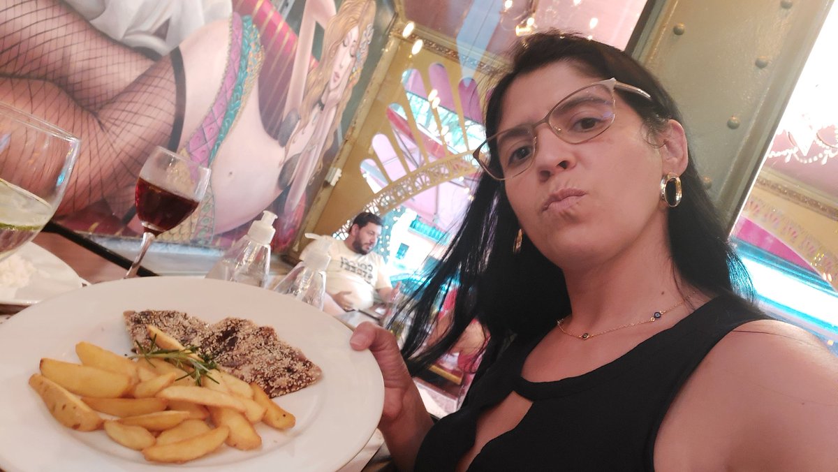 fieis_gui's tweet photo. Quem ainda não saboreou o prato do nosso @guinapolitano .
Bora prestigiar parabéns @Paris_6 um atendimento excelente e ainda o Jorge que gerente atencioso. 
🥰🍨❤️🥰#paris6 
#pratoGuinapolitano https://t.co/LxzuJk7ekS