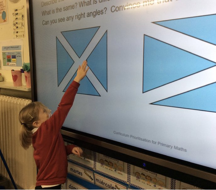 _MrsMac_'s tweet image. Gillygate @HaxbyRoad had fun investigating right angles in shapes today #MakeMathsFun