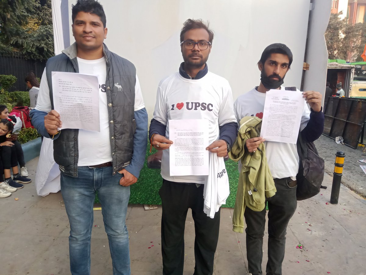 KushChat16's tweet photo. @narendramodi Our BelovedPM 
@narendramodi
 Ji,We hv HANDED OVER our COVID SUFFERING Stories,Injustice&amp;demand for implementation of 112th Report of DRSC Committee Report #COVID_Compensatory_UPSC_ATTEMPT 
#UPSCExtraAttempt2023 to ur OFFICIALS

We blv dt You wd nt tolerate  this injustice anymor https://t.co/T7UHx5aTMc