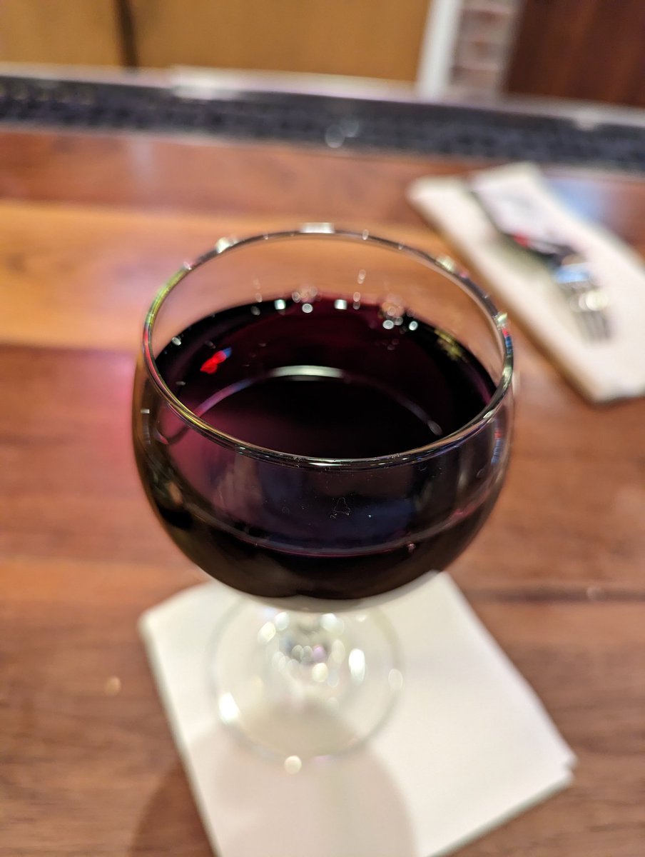 Liefwarrior's tweet photo. One last bittersweet drink, mulling over all the new little treasures that are the memories I've made with you all this weekend.
My heart is so full.
#WorldsWithFans #SWC9 https://t.co/DbRywtbGqH