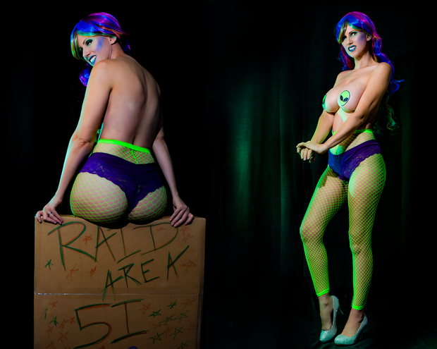 AzPowergirl's tweet photo. Here's a #double dose of my #regina #cosplay! I LOVED that wig. It's just so colorful <3
Those glowing #stockings were cool too ;)

#booty #boobs #boobmodel #pasties #cosplayer #cosplayergirl #cosplays #rainbow #cleavage https://t.co/ocljg2nDTl