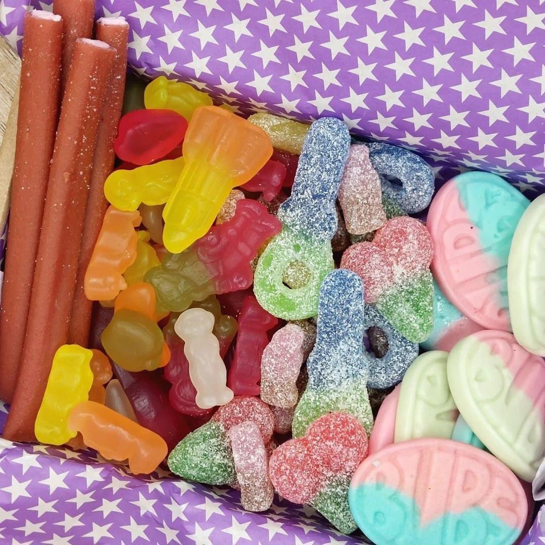 TheDiscoverApp_'s tweet photo. A guilty pleasure without the guilt! 👀
This zero-waste shop boasts a no single-use plastic promise 🙌
Find @EcoTopiaLeeds and more sustainable shopping options on the Discover App now! Download here - https://t.co/MwUwgwicwN 💜
#sweetbox #sweetboxes #sweettreat #vegansweets https://t.co/PYAqigjqQi