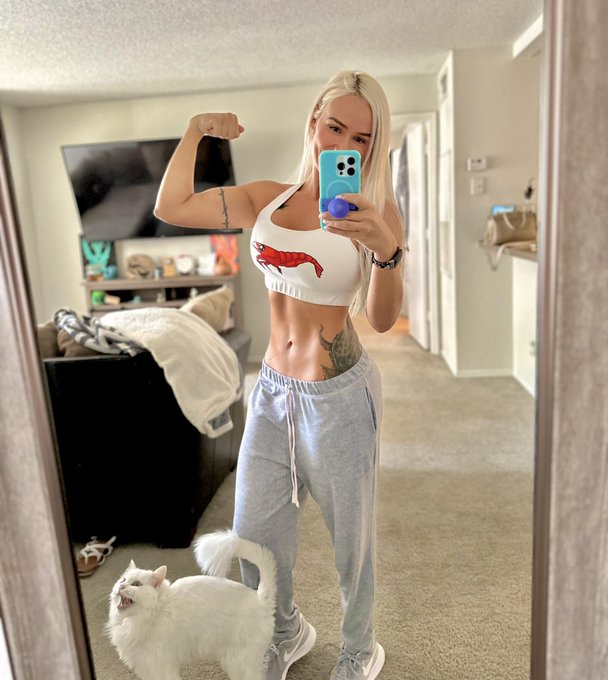 Do grey sweatpants work for girls, too? 😏 #MondayMotivaton #mondaythoughts #fitfam #MLKDay https://t<a href="/tag/mondaymotivaton"class="tags">#MondayMotivaton</a><a href="/tag/fitfam"class="tags"><span>#fitfam</span></a><a href="/tag/mlkday"class="tags"><span>#mlkday</span></a><a href="/tag/mondaythoughts"class="tags"><span>#mondaythoughts</span></a>