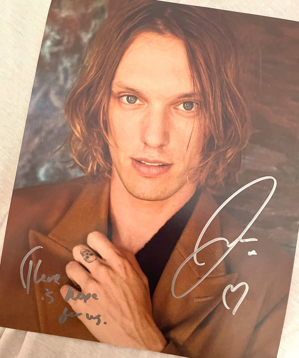 creelwitch's tweet photo. when i met jamie and got his autograph i immediately decided that i want to have it on my skin for the rest of my life <3 @Jamiebower https://t.co/dbH7pRQvvd