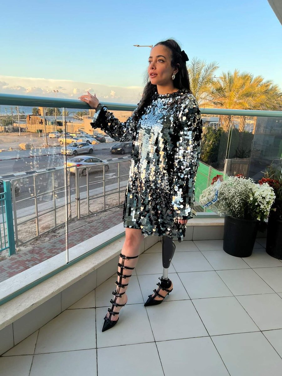 Hard Work Pays Off! No matter how small the gain, you are still moving forward. Remember to appreciate small wins as much as the big ones! 👠👠👠👠

#prostheticinnovations #prosthetics #prostheticleg #prosthesis #amputee #akamputee #cleg4 #amputeegirl #ootd #fashion