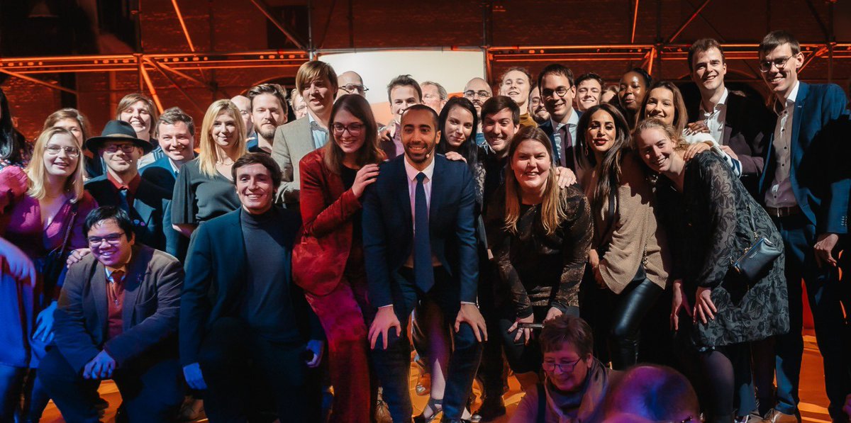 VandeveldeSien's tweet photo. Nagenieten van de nationale nieuwjaarsreceptie van @cdenv met zoveel jong talent maakt deze maandag beduidend minder blauw! 

Trotse @JONGCDENV voorzitter hier ♥️ https://t.co/YQywCfqvTS