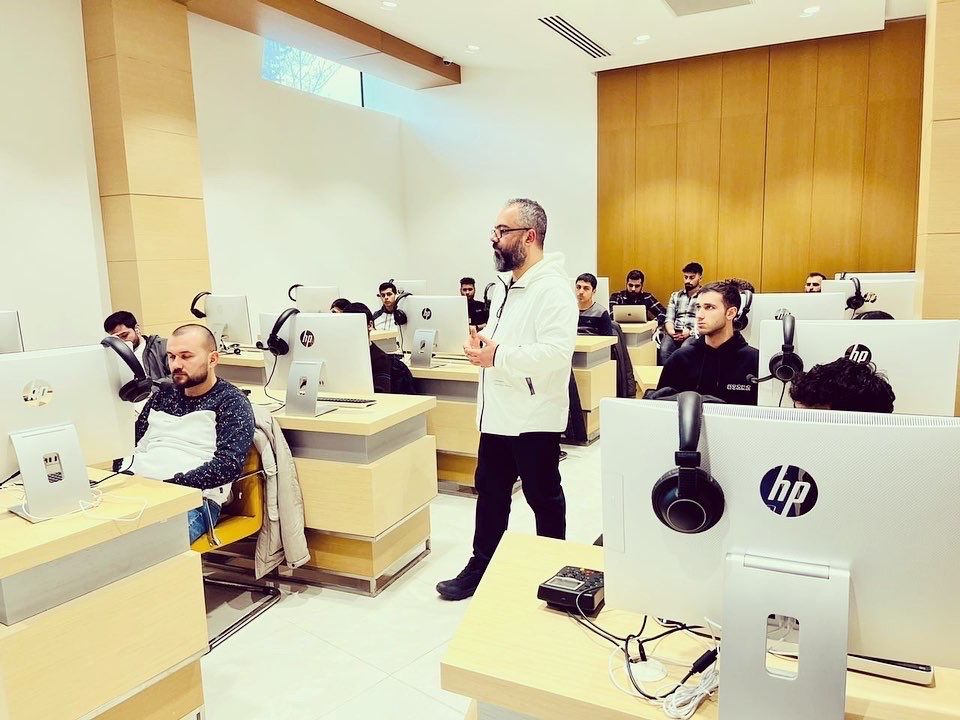kiberplatforma's tweet photo. Ölkəmizdə səfərdə olan Türkiyənin tanınmış Gais Kiber Təhlükəsizlik firmasının nümayəndə heyəti Kiber Təhlükəsizlik Platformasının Bakı Gənclər Mərkəzində yerləşən əsas mərkəzimizi ziyarət etdilər.  #kiberplatforma #kibertəhlükəsizlik #comptia #eccouncil #sibergüvenlik https://t.co/QGZK0OoLPp