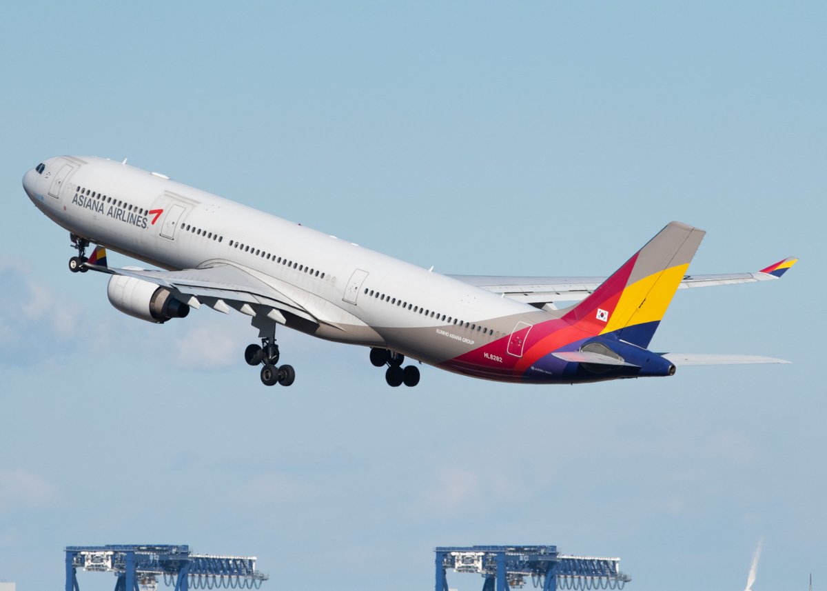 airwaysmagazine's tweet image. Asiana Airlines brings to an end two years of occasional cargo operations. #AsianaAirlines #FreightOperations

airwaysmag.com/asiana-suspend…