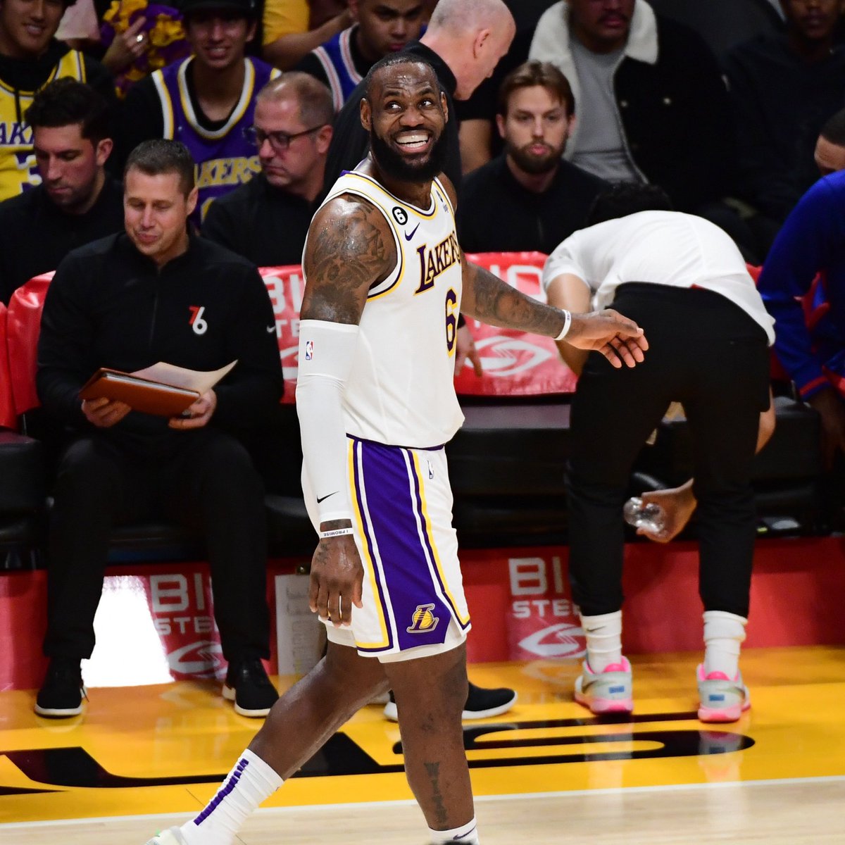 BrasilAD's tweet image. 38.024 pontos na carreira 
10.263 assistências na carreira
10.480 rebotes na carreira 

27.2 pontos por jogo na carreira 
7.5 rebotes por jogo na carreira 
7.3 assistências por jogo na carreira 

Nunca mais veremos algo tão dominante e impressionante. Apreciem, vai acabar. 👑🐐