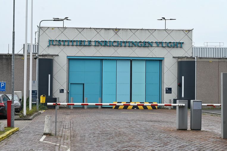 Een mooie stap naar meer veiligheid in Vught. PI Vught krijgt een eigen zittingszaal voor strafzaken bit.ly/3QMSnfh #Vught #dji @ministervRB <a href="/rvdmtv/">R.J. van de Mortel</a>