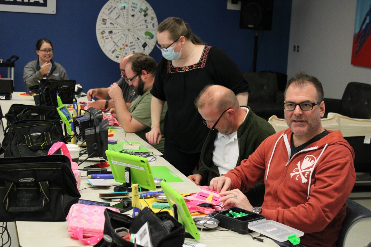 replayforkids's tweet image. As we head into this new year, we’re looking back on some of the moments that made last year so amazing for us! Photos from our workshops with @SherwinWilliams,  @Energizer, @monstershockey and @ChargeCLE!