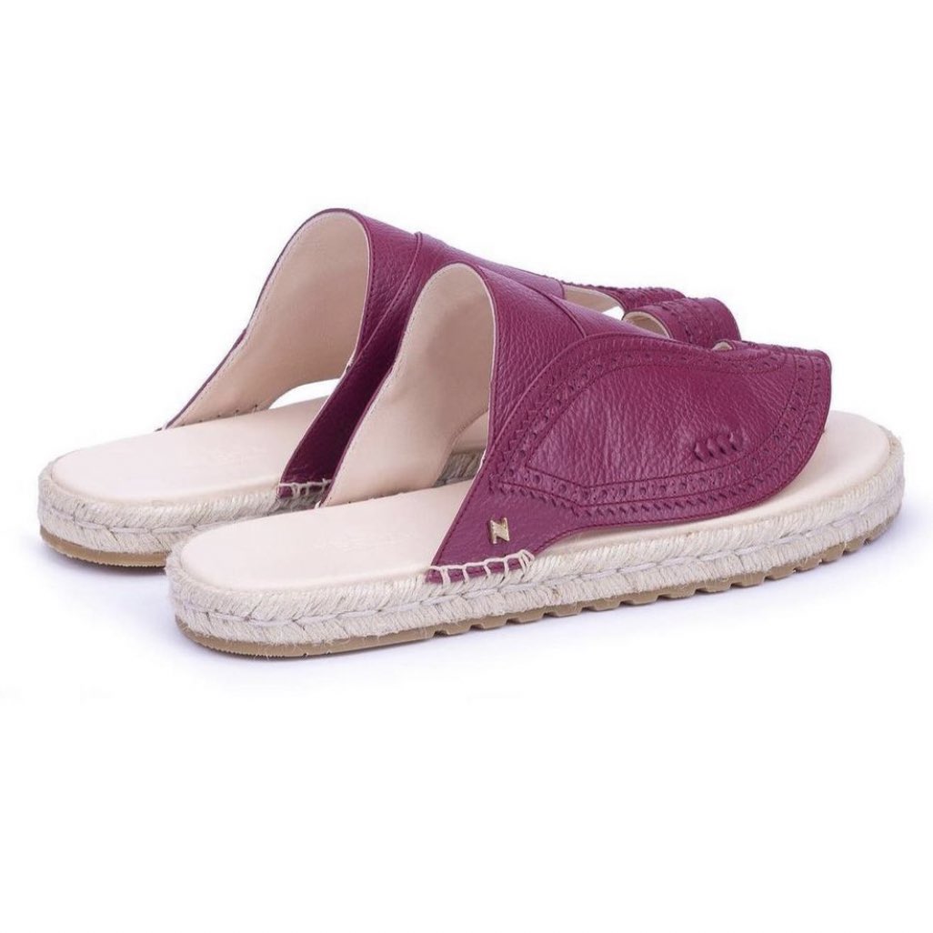 #حذاء #نقوة ماربيا عنابي نقشة
#صناعة_اسبانية #جلد_طبيعي