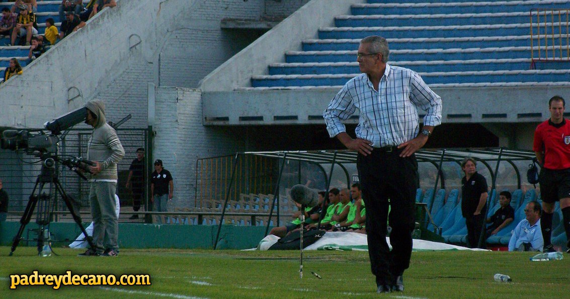 Que de la mano, de Don Gregorio, todos la vuelta vamos a dar...

¡Feliz cumpleaños, Gregorio Pérez!