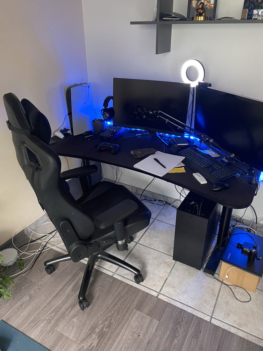 caney1992's tweet image. How it was vs how it is

1/3

#wiremanagement #streamer #twitch #clean #CallofDuty