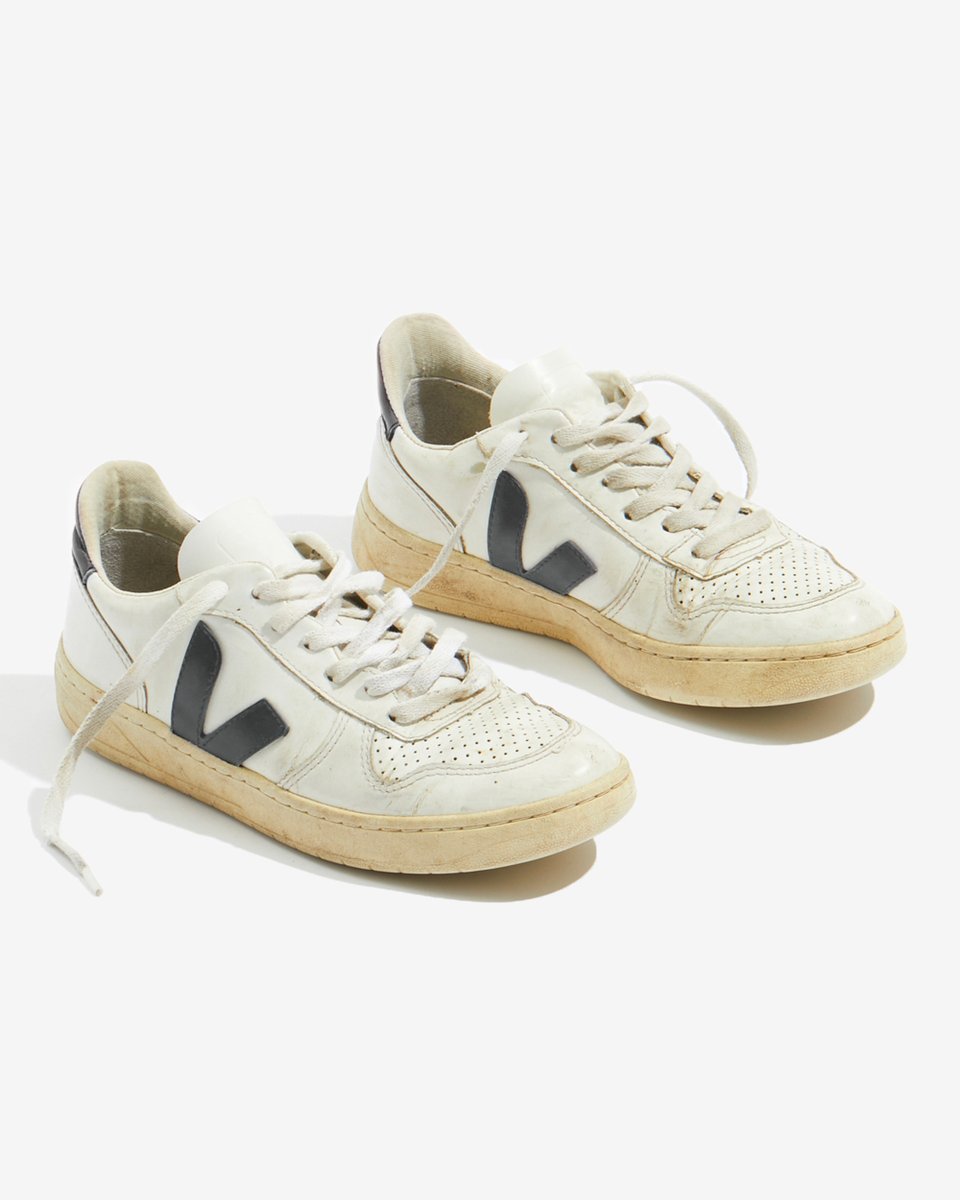 vejaproject's tweet photo. 💡 What if we stopped buying new sneakers?​

Find out more about the #vejaproject: https://t.co/RcUNiwNJAg​

#veja https://t.co/UF662mC1r3