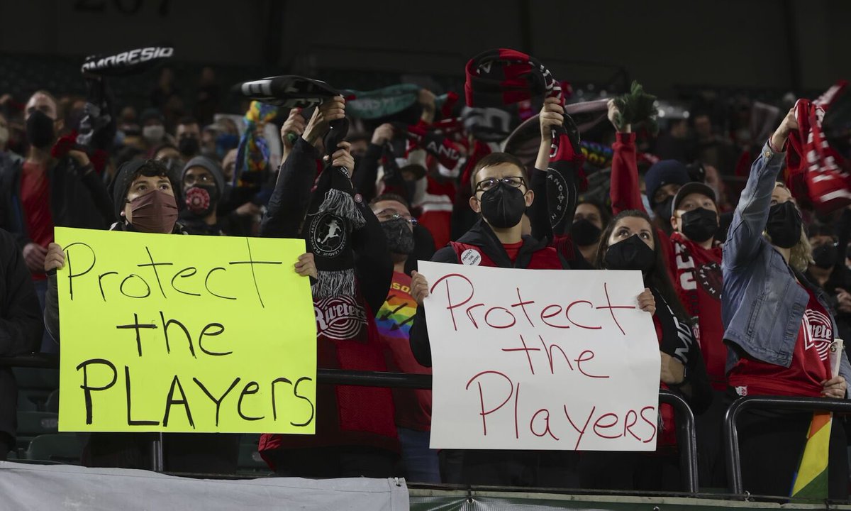 FemeninoAFA's tweet photo. 🚨EEUU: Suspenden de por vida a cuatro entrenadores de fútbol femenino

📌 Una profunda investigación, impulsada por denuncias de abuso, desembocó en la expulsión de por vida de la #NWSL de Paul Riley, Rory Dames, Richie Burke y Christi Holly.

📲 https://t.co/hKjvKqiVtc https://t.co/qDQKTgD7OW