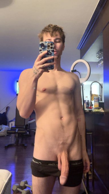 Would you suck this BIG cock? https://t.co/mCj7ZHvuCI