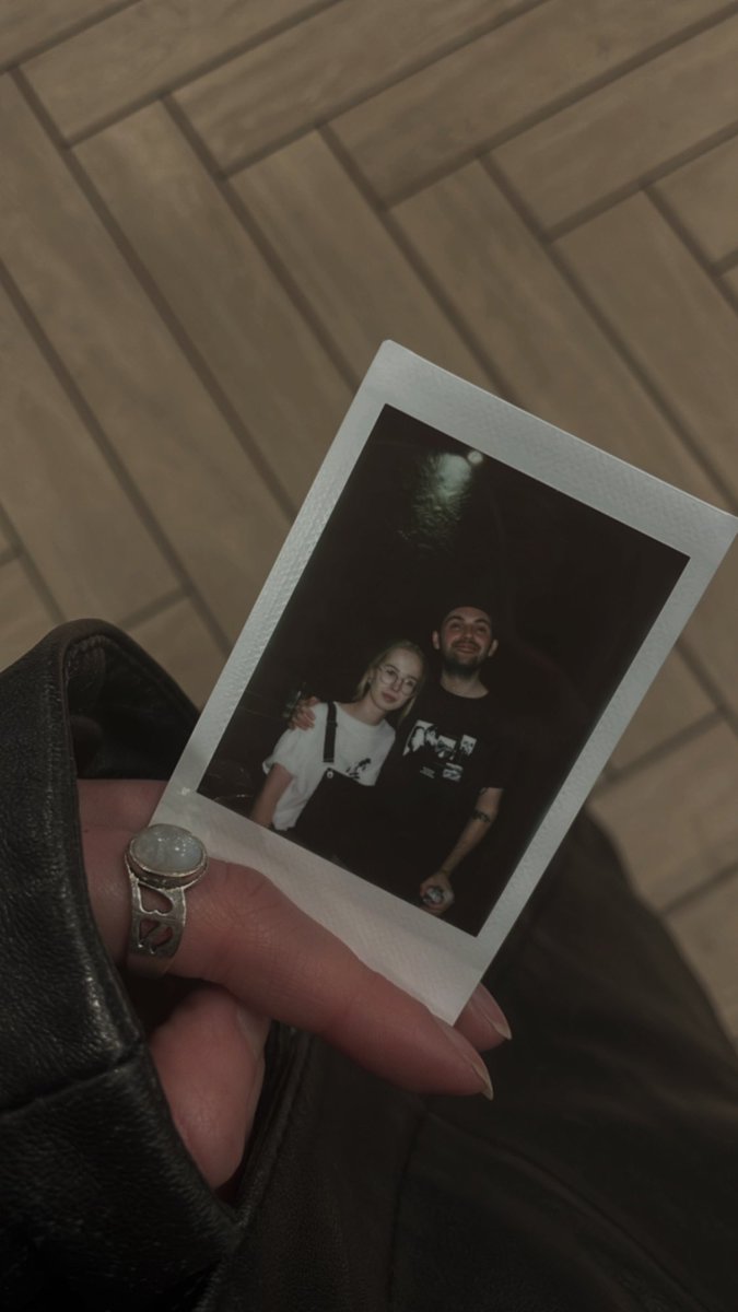 evilxtoxic's tweet photo. kocham Casey ponad wszystko, 10 koncert tego samego zespołu, to już mocna akcja, jestem bardzo wdzięczna, ze wrócili 
Tom wczoraj podczas great grief po darciu się zaśpiewał dodatkowo ,i think I deserve to be happy too’ i serce mi się roztrzaskało ❤️‍🩹 https://t.co/YWLctDQ2NY
