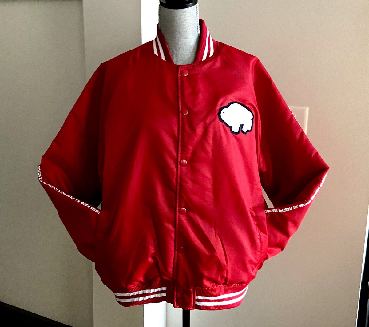 716Transplant's tweet image. Hello #BillsMafia. Victory Monday merch giveaway time. Like &amp;amp; RT (must do both) for a chance to win my Buffalo Sleeves of Fame bomber. See next tweet for sizing. Random winner picked Friday, 20 Jan @ noon ❤️💙 #GoBills