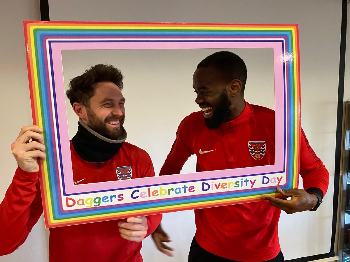 Another week &amp; another chance to win free tickets for <a href="/Dag_RedFC/">Dagenham & Redbridge</a> #DaggersDiversityDay on 28th February versus <a href="/YTFC/">Yeovil Town FC</a> in the <a href="/TheVanaramaNL/">#FRANKOUT #barelysurvivingfrank #killrecky</a> 👏
 
Retweet this Tweet by 5pm this Thursday to enter.

#COYD ⚔️ | <a href="/BDGroup11/">The BD Group</a>