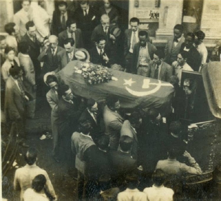 La salida del cortejo fúnebre con los restos mortales de Villena, velados en el Palacio de los Torcedores, se convirtió en gran manifestación de duelo popular, según recogió la prensa de la época.