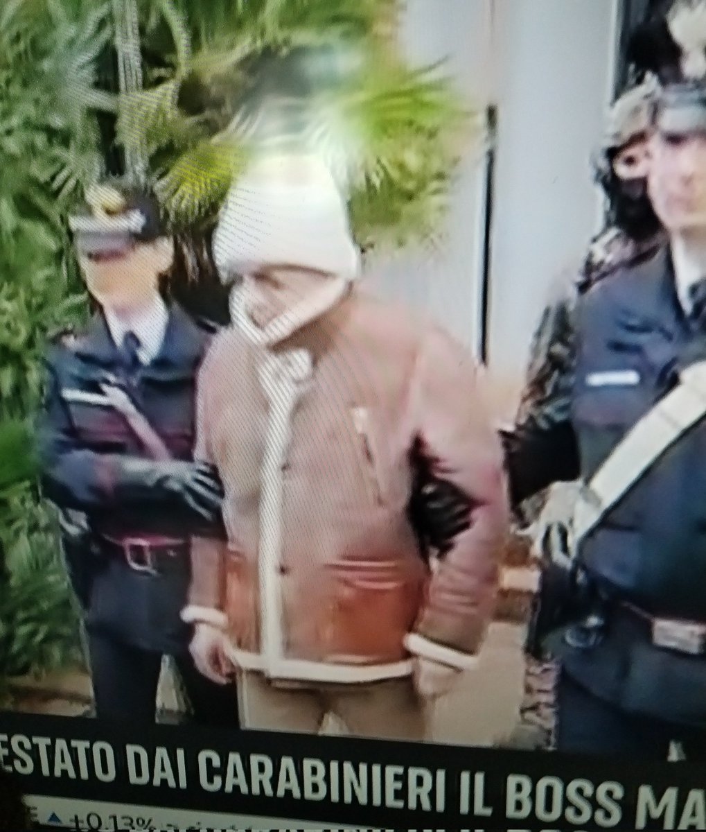 Arrestato senza manette #MattiaMessinaDenaro  all'ospedale oncologico di #Palermo: era da 30 anni a casa sua a #Castelvetrano 
Fate voi! #StatoMafia
