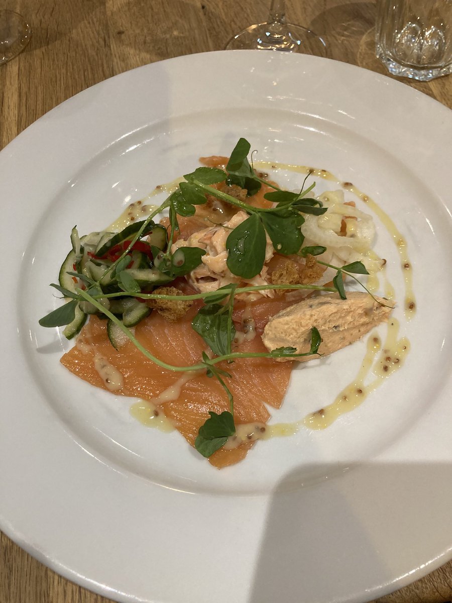 Holly Lewis tweet media