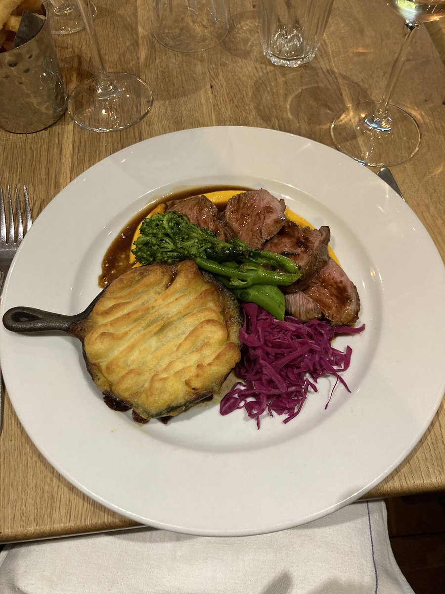 Holly Lewis tweet media