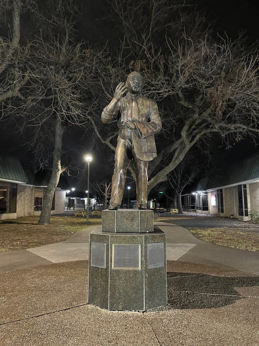 MLKCCDallas's tweet photo. Join us today in celebrating the life and legacy of Dr. Martin Luther King, Jr. at the annual MLK Day Parade, starting at 10 a.m. at the intersection of Holmes St. & MLK, Jr. Blvd.
#CityofDallas #HELP #MLKCelebrationWeek https://t.co/CBa0B53Ykj