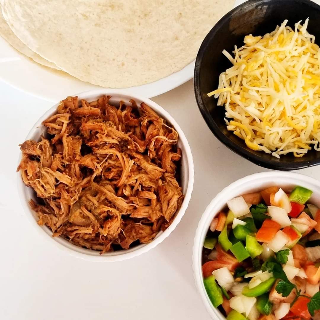💛 Tacos de carnita en la olla lenta 💛

Oigan este manjar.... Os he dejado la receta en el blog. 

Es tan sencilla que vais a alucinar, pero tiene tanto saborazo 🤤

Esto es poner cosas en olla y esperar....así de disfrutón. 

RECETA: unablogueraenlacocina.es/receta/tacos-d…