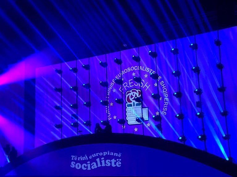EduardShalsi's tweet photo. 👉🏻31 vite FRESSH🌹, me super energjinë dhe aktivizmin e të rejave dhe të rinjve socialistë🙌🏻

#ps🌹 #fressh #fressh31 https://t.co/RbeP42LdIG