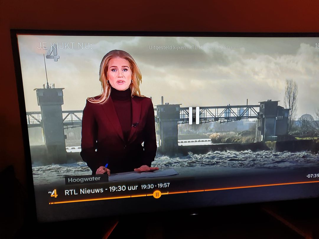 KikixxxxYoyo's tweet photo. Ben ik nu gek?

Overstromingen overal in het land.....

Waarom zijn die sluizen achter haar dan dicht? https://t.co/6o5FUWQiph