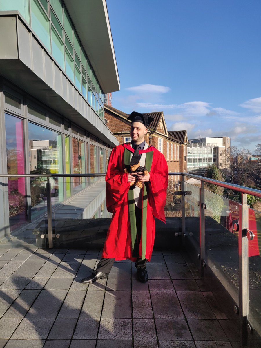 Huge congratulations to all students from the IDC who graduated last week! Here is Alex, whose EngD was sponsored by <a href="/SandvikCoromant/">Sandvik Coromant</a> enjoying the day 👏🎓<a href="/TheAMRC/">Advanced Manufacturing Research Centre</a> <a href="/EPSRC/">Engineering and Physical Sciences Research Council</a>