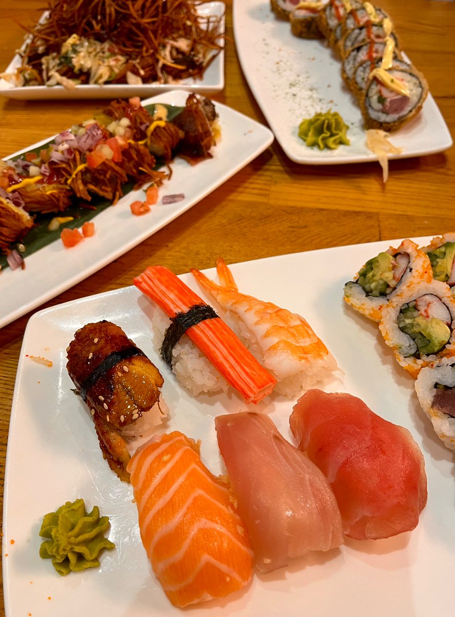 10mark010's tweet photo. Check out all of this amazing sushi from #TheCowfish! 🍣🍱 #Orlando #Universal #CityWalk https://t.co/xzmuljQqfK