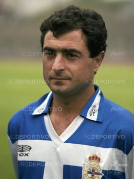 CTV_1973's tweet image. Hoy cumple 63 años SABÍN BILBAO Bolumburu, histórico del @RCDeportivo de principios de los noventa. En sus 4 temporadas en el equipo jugó 11.912 minutos, repartidos en 137 partidos oficiales marcando 10 goles. Titular indiscutible el año del ascenso. #FelizCumpleaños #Depor