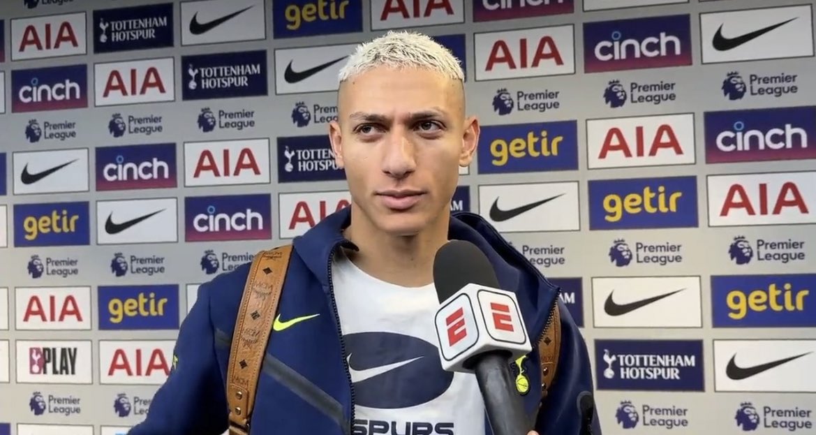 dailyricha97's tweet image. Algumas fotos do Rich dando entrevista 🤍🏳️