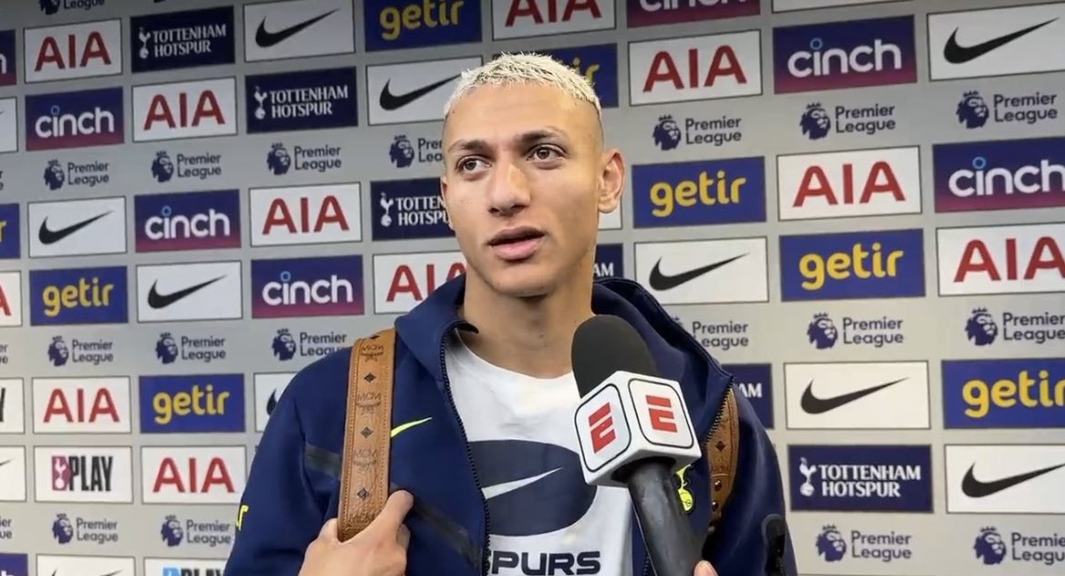 dailyricha97's tweet image. Algumas fotos do Rich dando entrevista 🤍🏳️