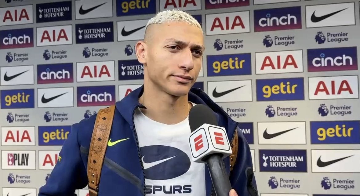 dailyricha97's tweet image. Algumas fotos do Rich dando entrevista 🤍🏳️