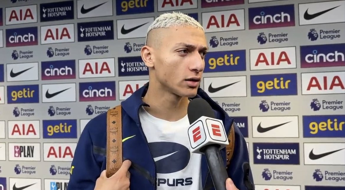 dailyricha97's tweet image. Algumas fotos do Rich dando entrevista 🤍🏳️