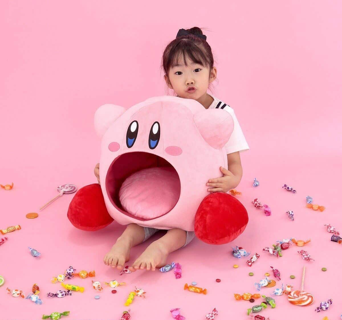 creapills's tweet photo. Ce coussin pour la sieste donne l'illusion de s'être fait avaler par Kirby 🤗

Lien : https://t.co/K4dSSaNFcU https://t.co/Z3DuDjaXdO